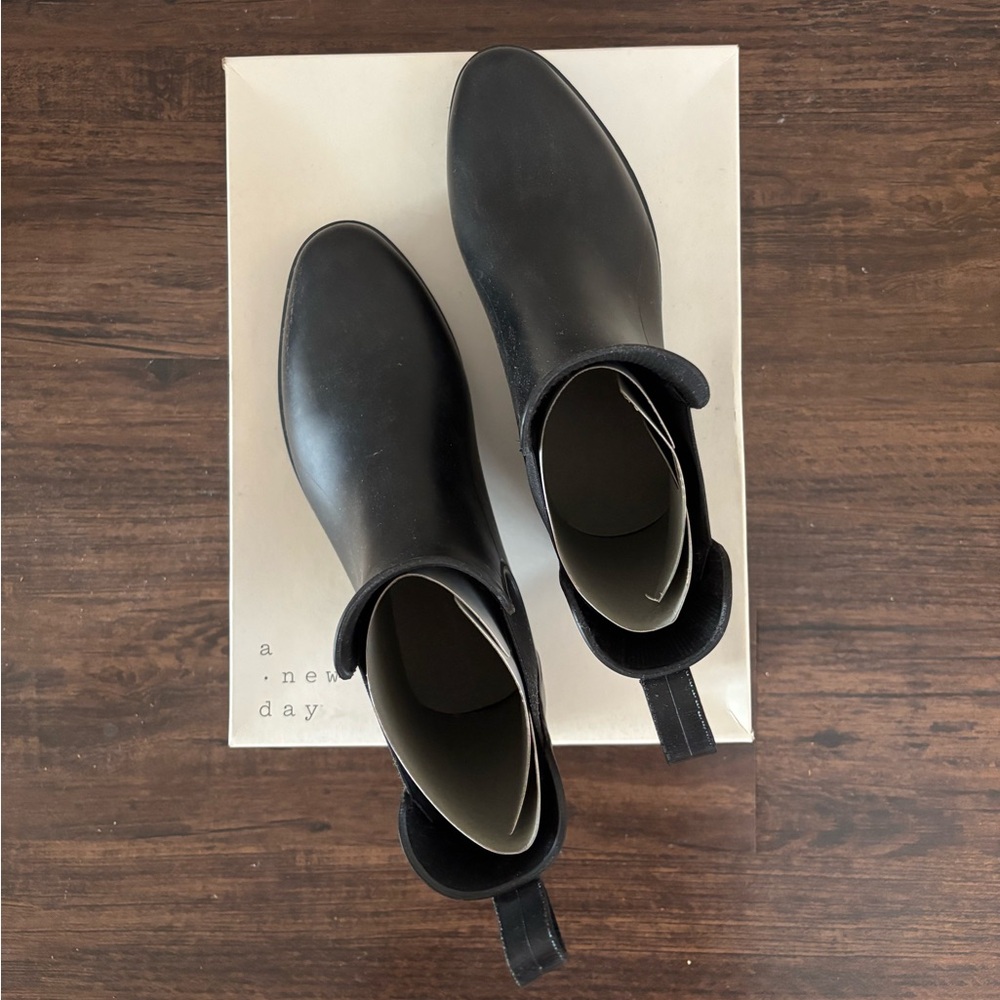 Chelsea RAIN BOOT - size 10 / black - Picture 2 of 3